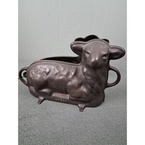 VINTAGE 2-PC Griswold Cast Iron 866 / 921 Lamb Easter Cake Mold Baking Primitive